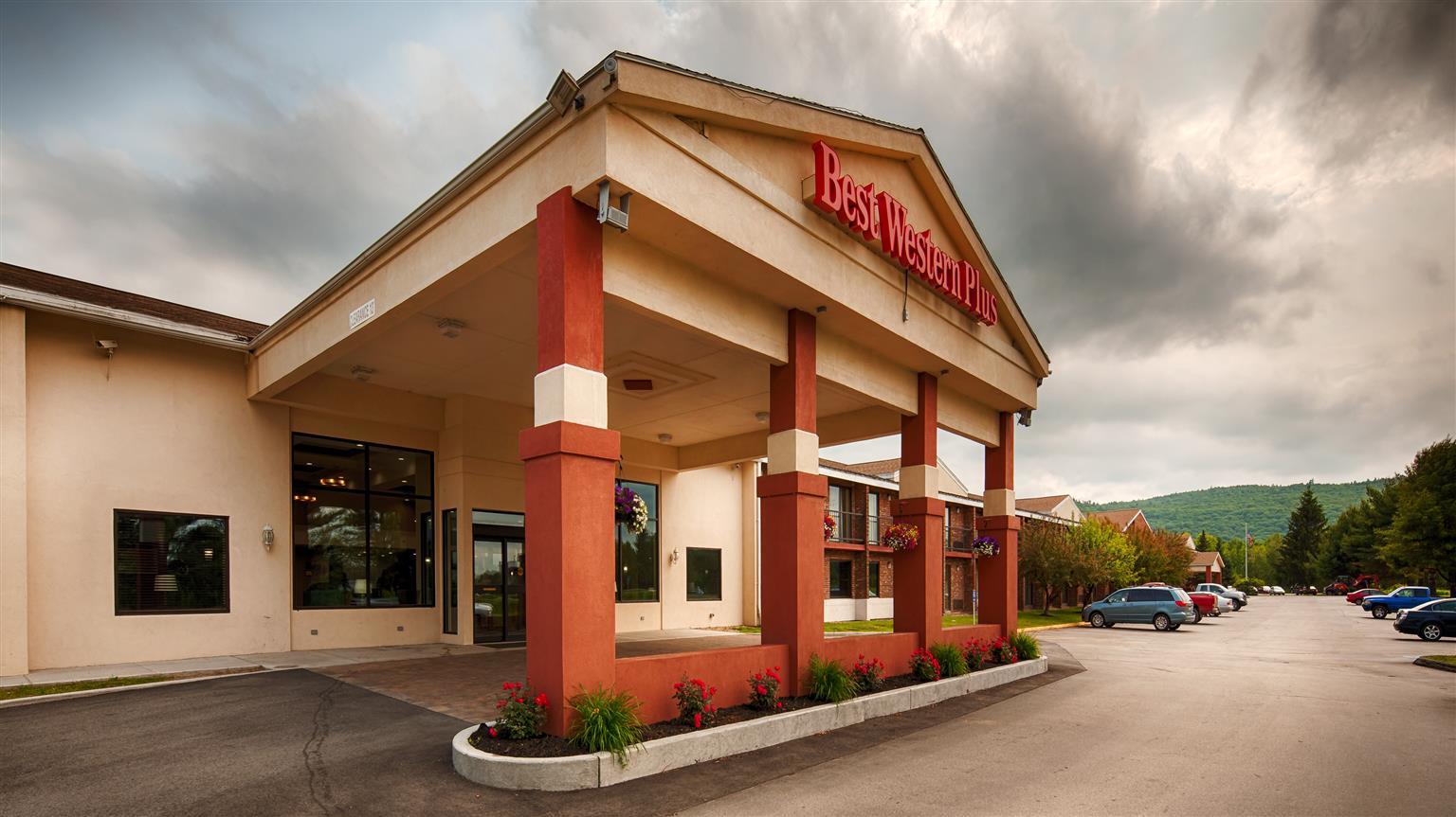 Best Western Plus Keene Hotel Esterno foto